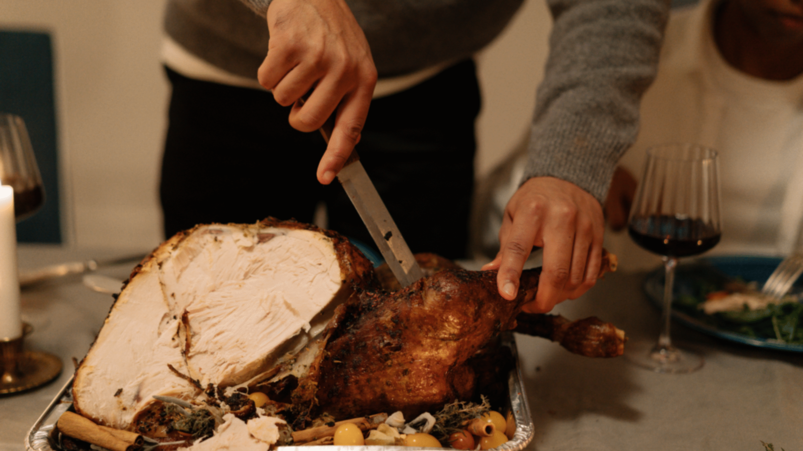 man cutting the turkey