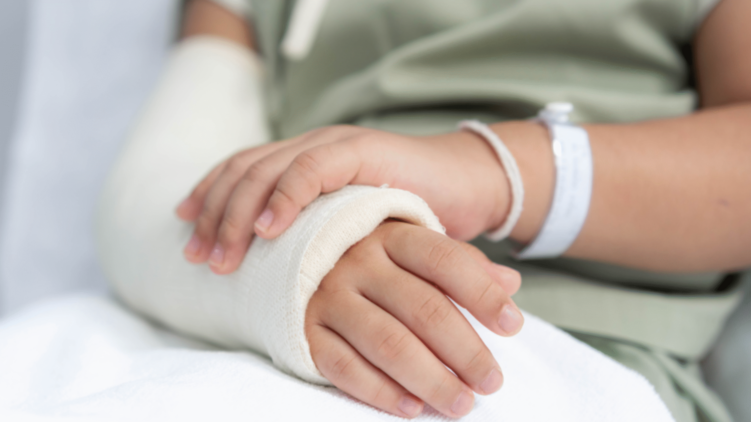young child in ER with broken arm in cast
