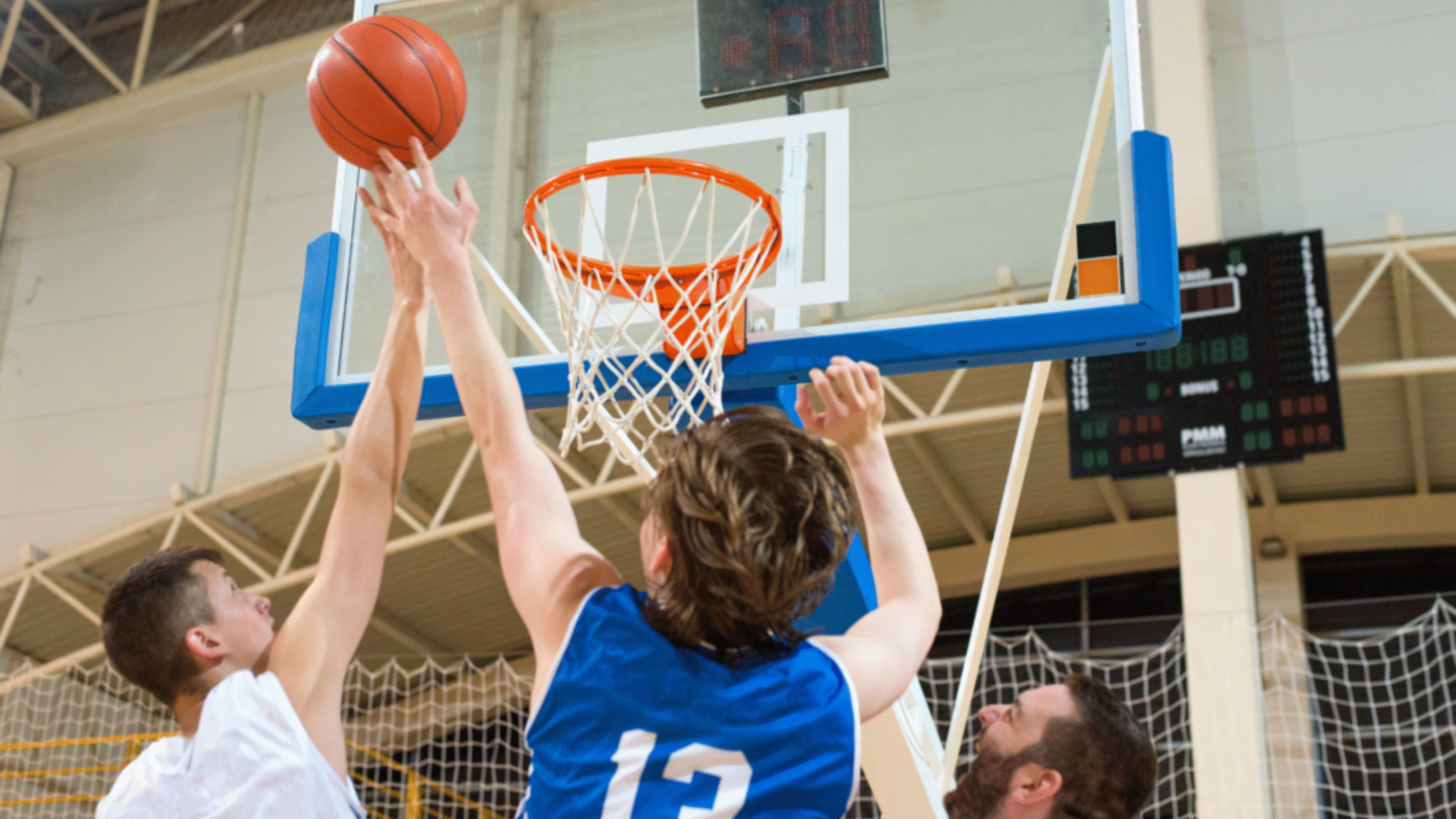 basketball team scoring a point